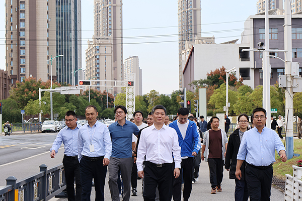 千亿体育集团(中国)股份有限公司官网组织全体员工参加省创投2023年“金秋健步行，聚力共奋进”健步行活动