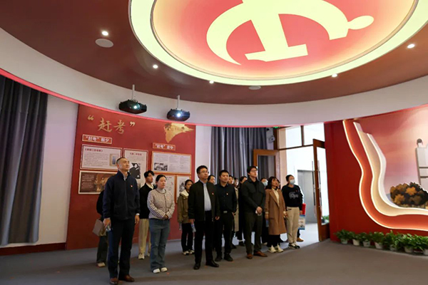 千亿体育集团(中国)股份有限公司官网党支部开展“缅怀先烈思廉洁 赓续血脉忆初心”主题党日活动
