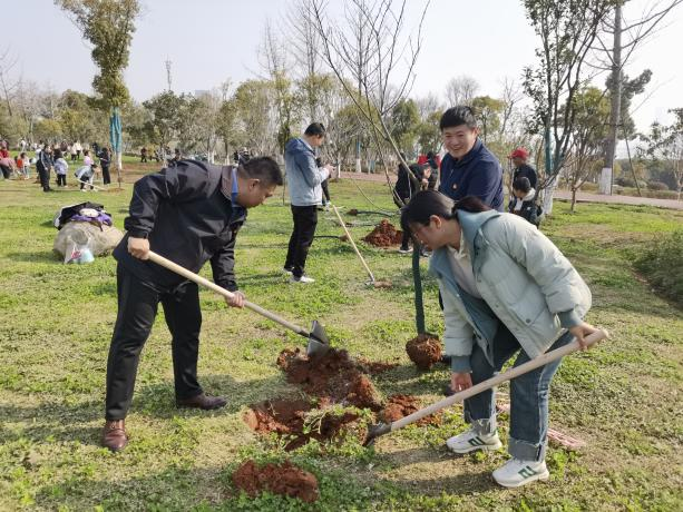 千亿体育集团(中国)股份有限公司官网党支部开展“党建引领生态美，绿润南昌景更新”主题党日活动