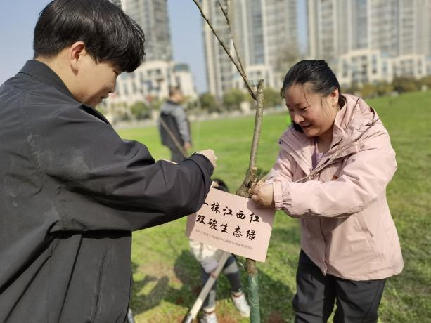 千亿体育集团(中国)股份有限公司官网党支部开展“党建引领生态美，绿润南昌景更新”主题党日活动