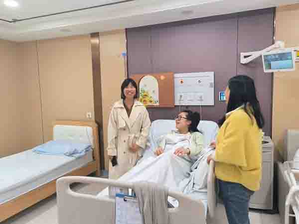 千亿体育集团(中国)股份有限公司官网工会走访慰问生育女员工