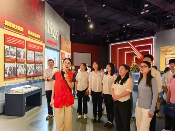 千亿体育集团(中国)股份有限公司官网开展“喜迎国庆·探红色摇篮”主题党日活动