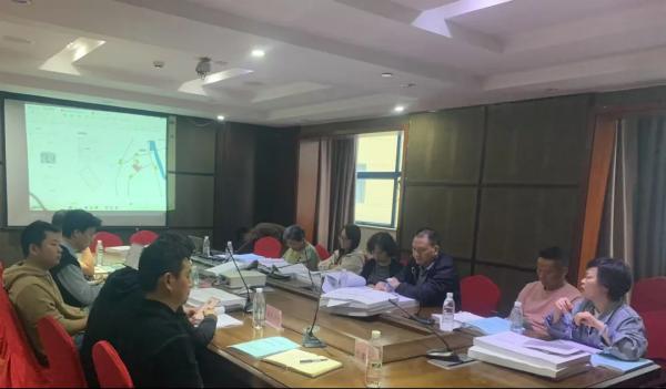 千亿体育集团(中国)股份有限公司官网编制的《南昌市西湖区2025年莱茵半岛等25个老旧小区改造项目可行性研究报告》顺利通过专家评审